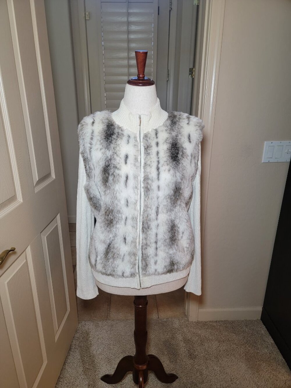 EUC! DRAPER'S & DAMON'S OFF WHITE & BLACK SWEATER ZIPPER, CARDIGAN SIZE SMALL